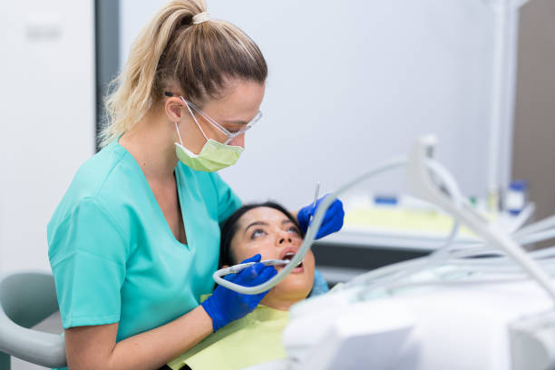 Best Holiday Emergency Dentist in Venetian Vlage, IL